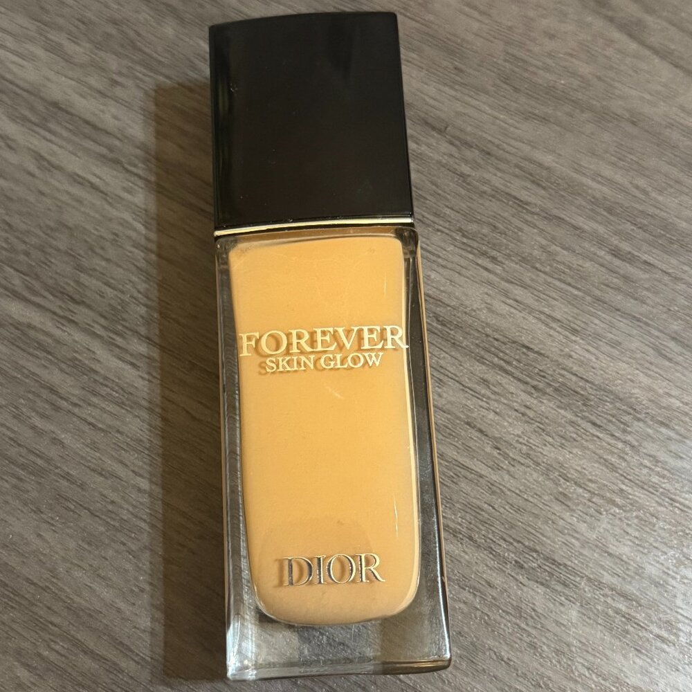 Dior Forever Skin Glow 24 hour radiant foundation with sunscreen in shade 3WP